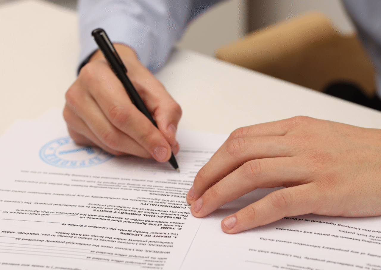 Jakie uprawnienia i patenty są potrzebne do prowadzenia łodzi motorowej?