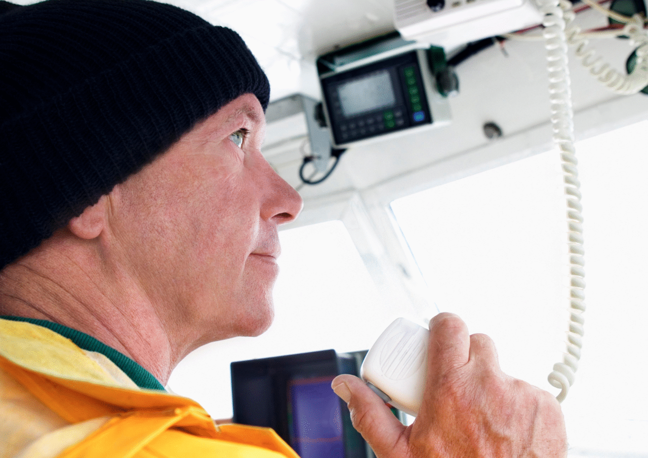 Podstawowe wyposażenie bezpieczeństwa obowiązkowe na łodzi motorowej