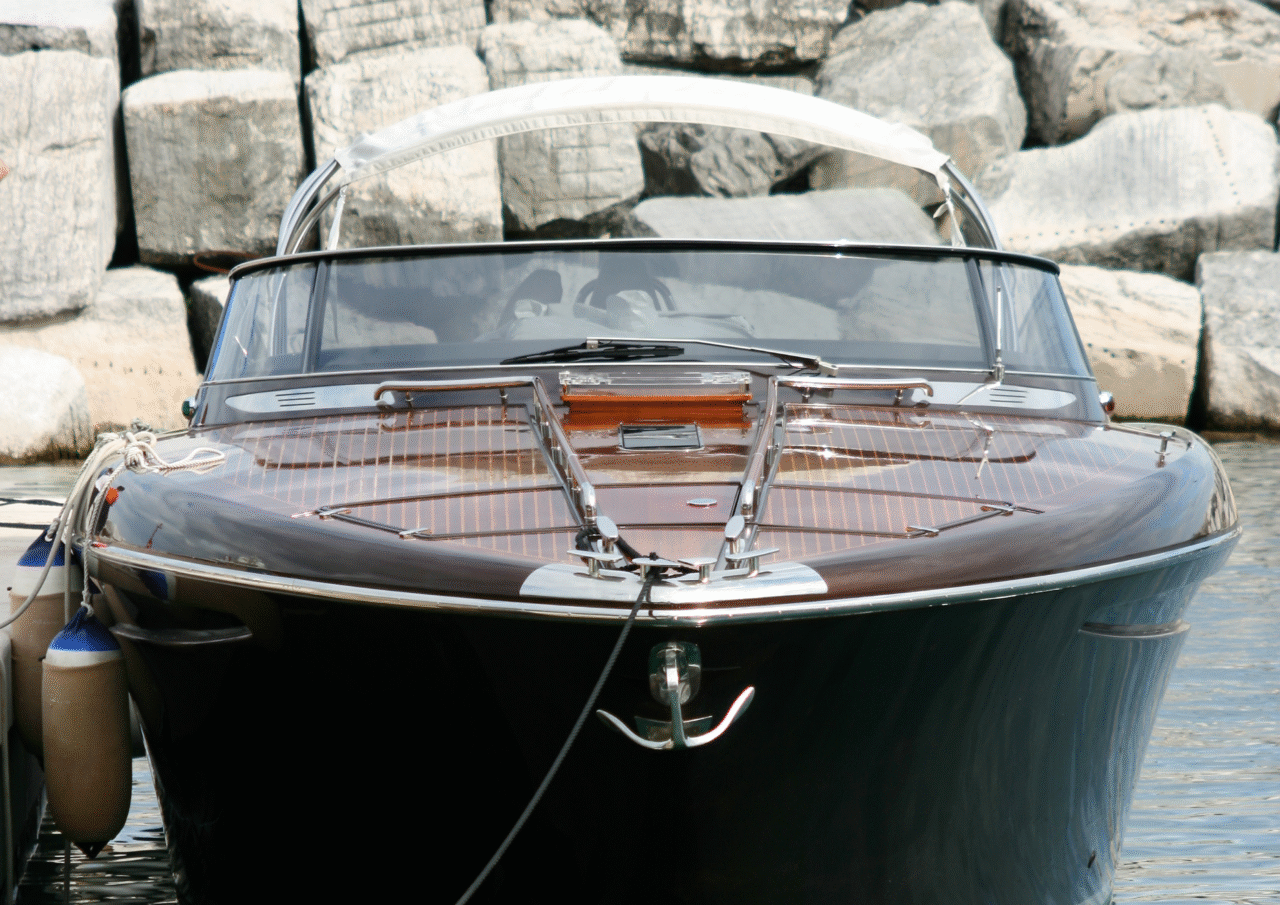 Historia rozwoju łodzi motorowych: od pierwszych konstrukcji po współczesne modele